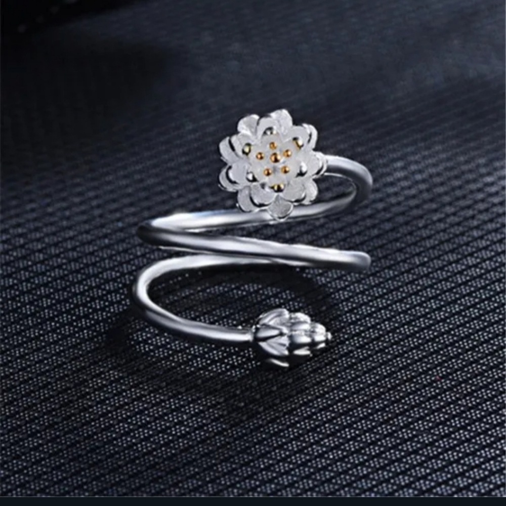 NWT Cute Boho Open Adjustable Silver Lotus Flower Ring!